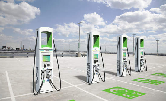 Comienza plazo para que las gasolineras instalen puntos de recarga para coches eléctricos.﻿