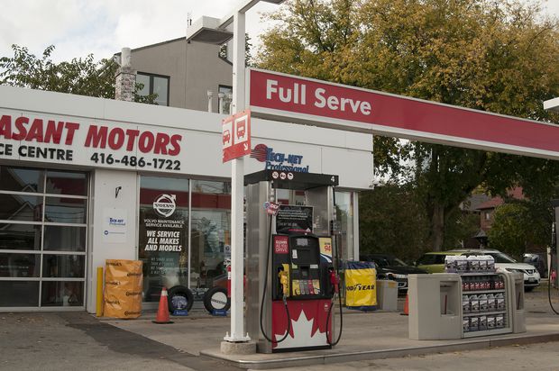 ﻿¿Por que pagamos el doble por la gasolina que en EEUU?