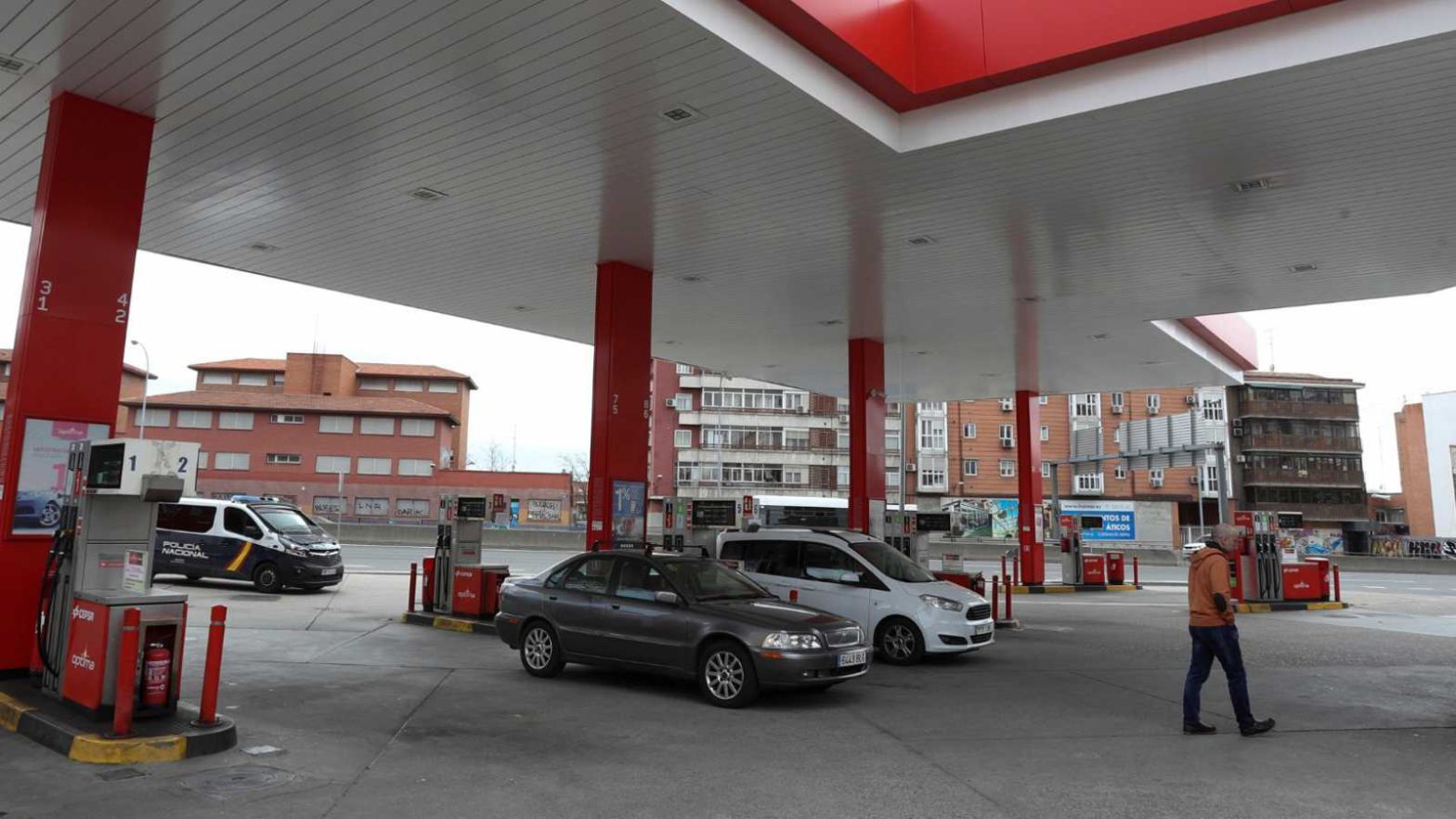 Nueva normativa obliga a las estaciones de servicio a mostrar el precio de cada combustible por kilómetros