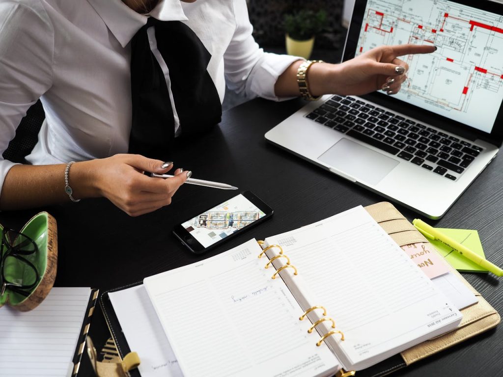 Construcción de Estaciones de Servicio: Innovación con BIM y Gestión Digital